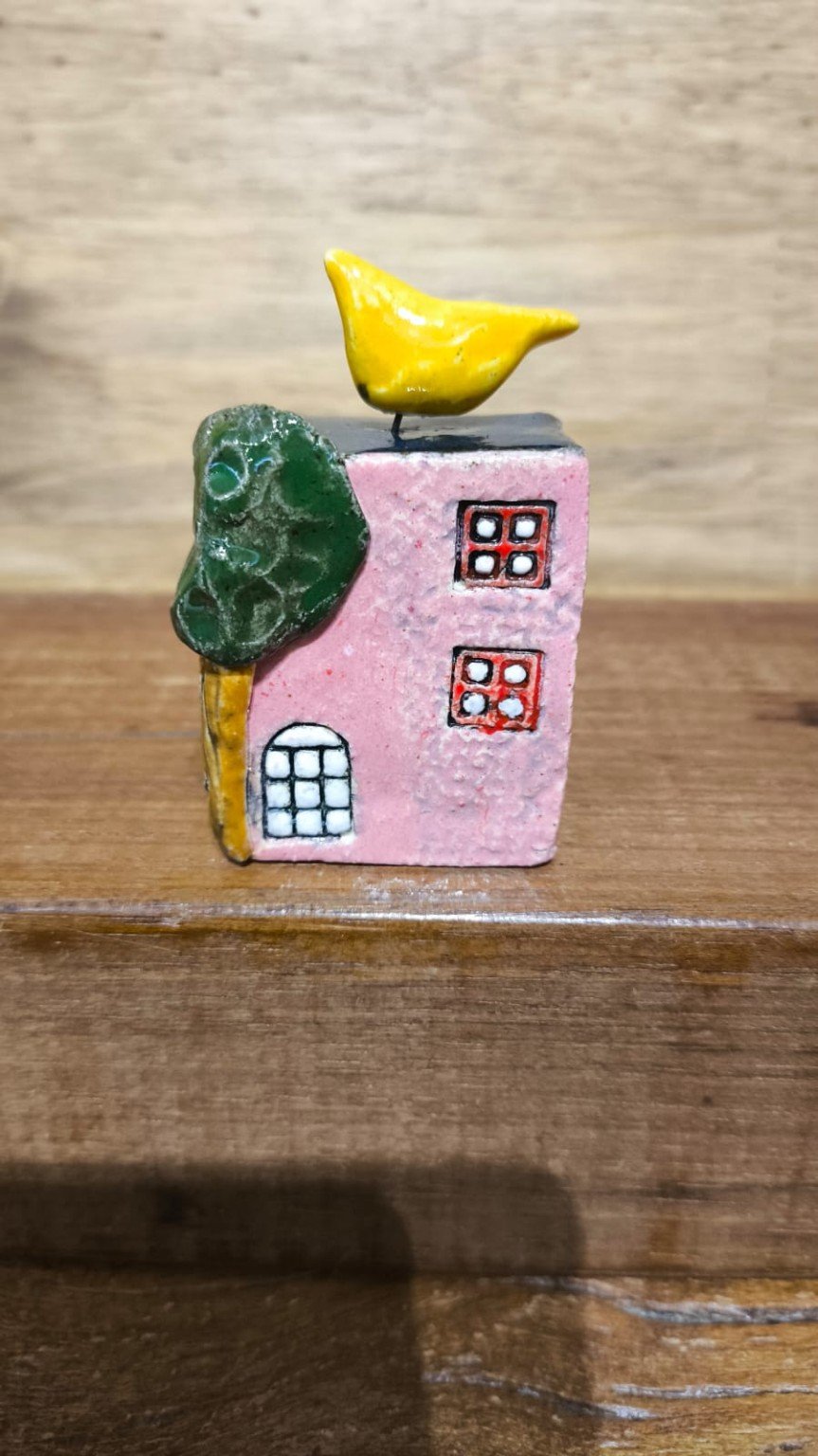Peça de cerâmica artesanal de Maisa Cury